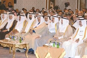 سمو رئيس مجلس الوزراء الشيخ ناصر المحمد يتقدم كبار الضيوف والحضور في افتتاح الملتقى 	سعود سالم﻿