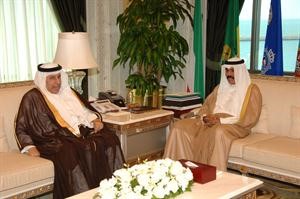 سمو ولي العهد مستقبلا السفير السعودي
