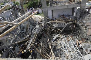 المسجد وقد صار اثرا بعد عين
