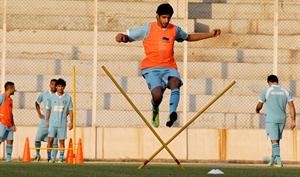 مساعد ندا يتدرب بعد اخذه حقنة طبية﻿