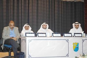 الخبراء الدستوريون خلال الندوة سعود سالم
