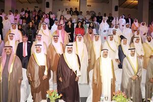صاحب السمو الامير الشيخ صباح الاحمد وسمو ولي العهد الشيخ نواف الاحمد وجاسم الخرافي والشيخ جابر العبدالله وسمو رئيس الوزراء الشيخ ناصر المحمد في مقدمة الحضور لدى افتتاح المركز الامريكاني الثقافي