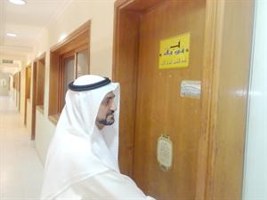 دفاضل صفر رصد بنفسه عدم تواجد اي موظف في مكتب النوبة
