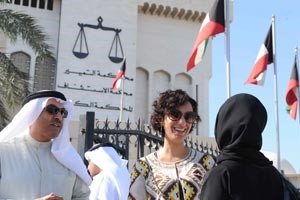 ابتسامة رغم الاعتصام