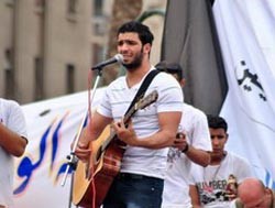 رامي عصام: «ارحل» ثالث أهم أغنية بتاريخ البشرية في تصنيف بريطاني