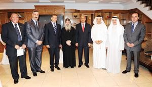 السفير عبدالكريم سليمان والعقيد اشرف بركات مع بعض الحضور﻿