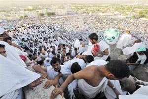 اكثر من 3 ملايين حاج وقفوا بعرفة امس افپ