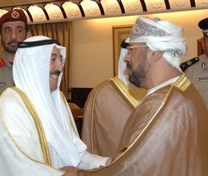  وسموه يتلقى التهاني من السفير العماني الشيخ دسالم المعشني﻿
