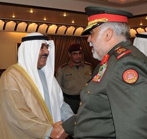 الشيخ مشعل الاحمد يتلقى التهاني من الفريق الركن الشيخ احمد الخالد﻿