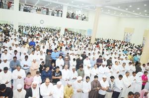 احد المساجد وقد امتلا بالمصلين	متين غوزال - محمد ماهر - قاسم باشا - سعود سالم﻿