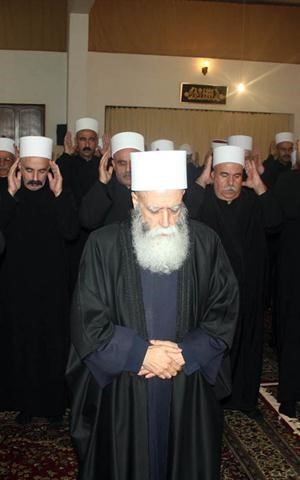 وشيخ عقل الدروز في مقام عبدالله التنوخي في عبيه محمود الطويل