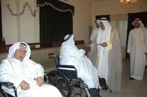 الكندري يقدم العيادي للاباء سعود سالم
