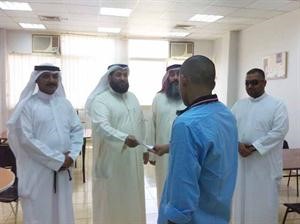 دعبداللطيف السنان يوزع العيادي على النزلاء