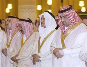 ونائب وزير الدفاع السعودي صاحب السمو الملكي الامير خالد بن سلطان يصلي العيد 	رويترز ﻿