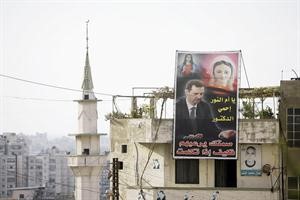 صورة كبيرة على سطح احد المباني في جبل محسن دعما للاسد﻿