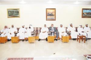 احاديث جانبية خلال الاحتفال﻿