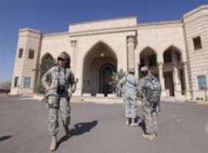 أميركا تخلي مقر قيادة الحرب في بغداد وتأخذ مرحاض صدام