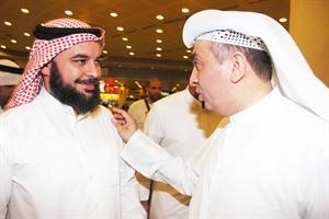 دجمعان الحربش متحدثا للزميل فرج ناصر قاسم باشا
