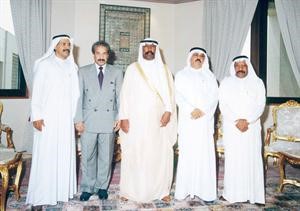 صورة ارشيفية تجمعه مع الامير الوالد الراحل الشيخ سعد العبدالله والفنان الراحل سالم الفقعان والفنان القدير جاسم النبهان
