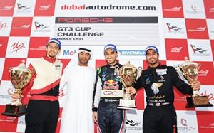 الامير عبدالعزيز بن تركي الفيصل مع مواطنه بندر العيسائي والعماني احمد الحارثي على منصة التتويج﻿