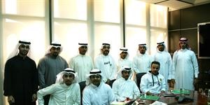 سعيد توفيقي يتوسط المشاركين في المحاضرة﻿