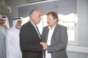 وزير الاعلام الاسبق محمد السنعوسي معزيا محمد المنصور ويبدو ابراهيم الصلال