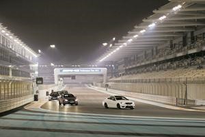 سيارات مرسيدس AMG على حلبة مرسى ياس في ابوظبي﻿