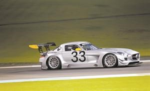 السرعة والثبات من مميزات GT3 SLS AMG﻿