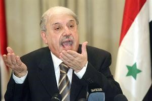 المندوب السوري يوسف احمد يرد على اسئلة الصحافيين افپ
