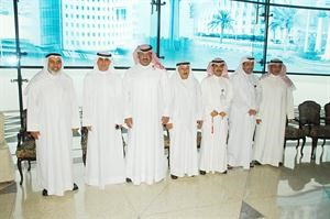 دمحمد البصيري وفاروق الزنكي والشيخ طلال الخالد وعلي الهاجري في استقبال المهنئين بعيد الاضحىمحمد ماهر﻿