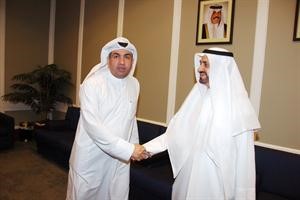 الزميل فرج ناصر مهنئا الوزير	 قاسم باشا﻿