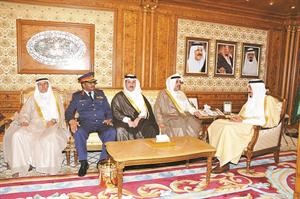 وزير الدفاع السعودي لدى استقباله الشيخ حمد جابر العلي واركان السفارة
