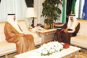 سمو نائب الامير الشيخ نواف الاحمد مستقبلا الشيخ محمد الخالد﻿