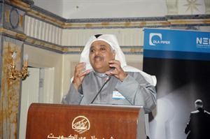 نادر العوضي خلال الندوة سعود سالم
