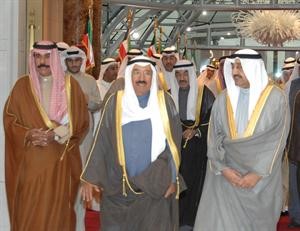 صاحب السمو الامير الشيخ صباح الاحمد وسمو ولي العهد الشيخ نواف الاحمد وجاسم الخرافي وسمو الشيخ ناصر المحمد