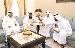 المسلم والبراك والعنجري يقدمون صحيفة الاستجواب للامين العام لمجلس الامة﻿