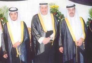 الشيخ فيصل المالك يبارك للمعرس ووالده

