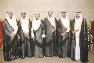 الشيخ علي الجابر يقدم التهاني﻿