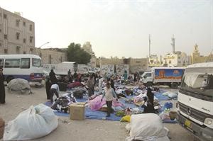 الاسواق العشوائية تغزو شوارع المنطقة