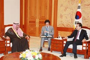 الشيخ احمد الفهد مجتمعا مع الرئيس الكوري الجنوبي لي ميونغ باك﻿