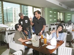 مرام بالحجاب مع مشاري البلام قبل تصوير احد المشاهد﻿