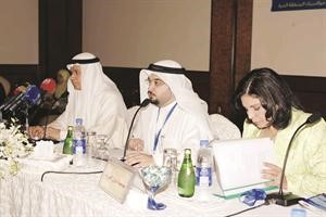 دابراهيم العبدالهادي ودمحمود العبدالهادي وليلى نجم خلال اجتماع اللجنة الفنية الاستشارية لمجلس وزراء الصحة