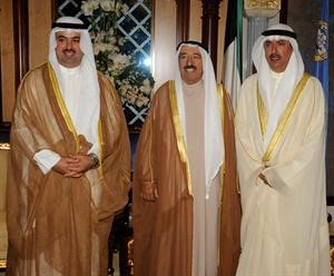 صاحب السمو الامير الشيخ صباح الاحمد مستقبلا علي الراشد والمستشار فيصل الصرعاوي﻿