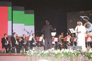 المطرب الاماراتي جاسم محمد مع المايسترو احمد حمدان﻿