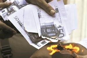اوروبا تسعى لحل مشكلة الديون السيادية بمساعدة الدول الكبرى