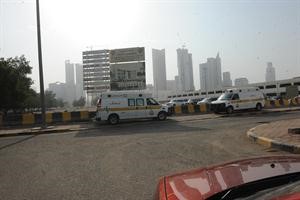  سيارات الاسعاف في محيط المجلس
