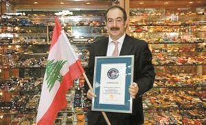 محمد كرم حاملا شهادة غينيس وعلم بلاده﻿