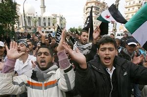 تظاهرة مناهضة للنظام السوري وللحكومة اللبنانية في طرابلس امس افپ