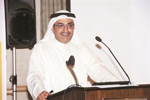 عادل الرومي متحدثا خلال جلسة العمل