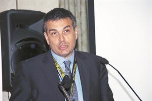 دابراهيم الغصين ملقيا كلمة الخرافي ناشيونال